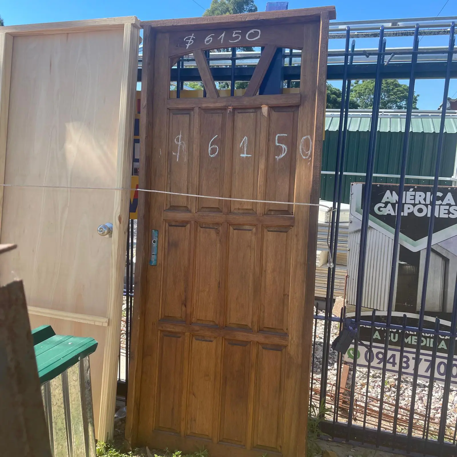 Puerta exterior de madera